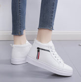 Women With Plush Snow Boots And Short Sleeves God&
